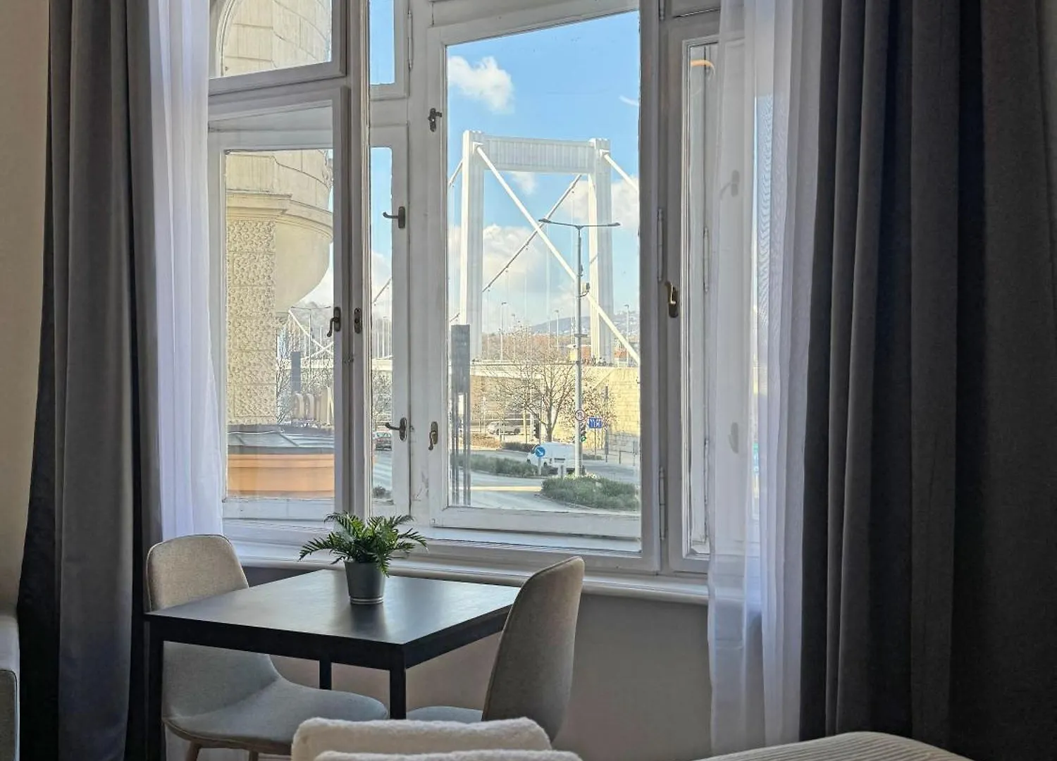 Deluxe Danube City Center Suites Next To The Fashion St' Budapeszt 0*,