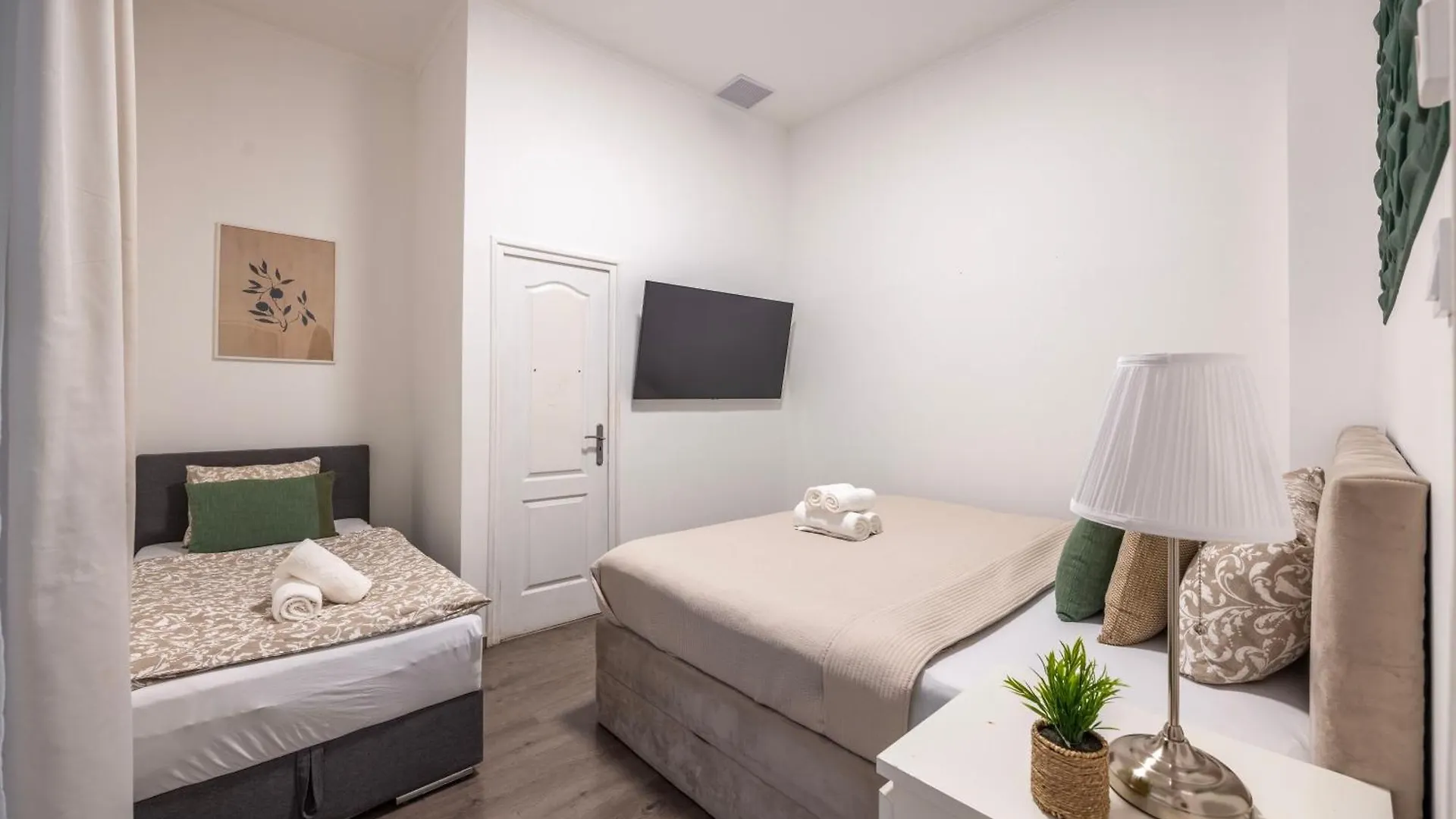 Deluxe Danube City Center Suites Next To The Fashion St' Budapeszt 0*,