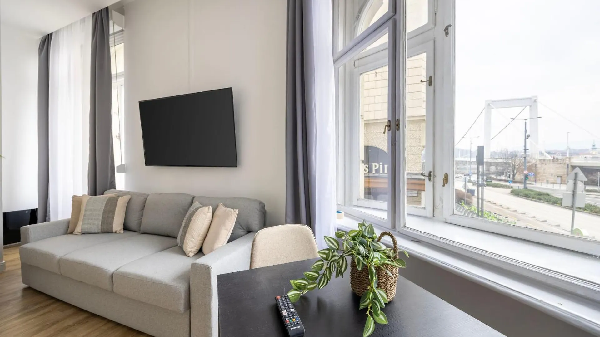 Deluxe Danube City Center Suites Next To The Fashion St' Budapeszt Apartament
