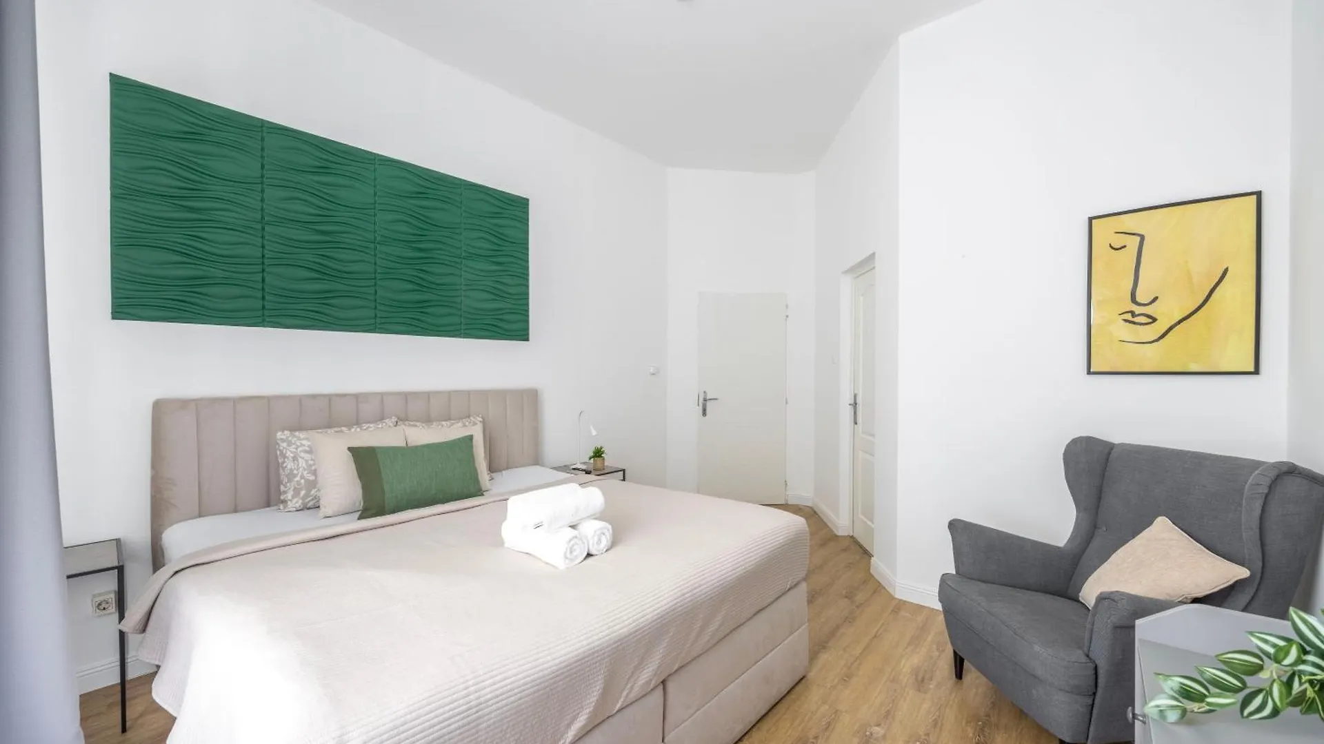 Deluxe Danube City Center Suites Next To The Fashion St' Budapeszt 0*,  Węgry