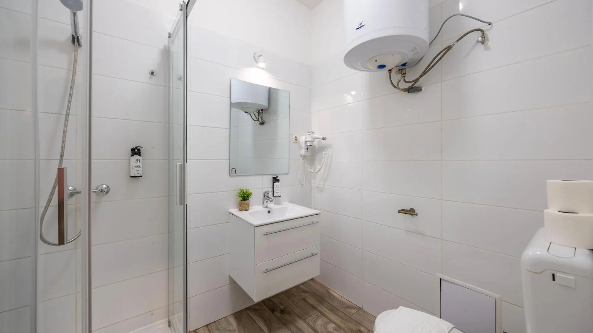 Deluxe Danube City Center Suites Next To The Fashion St' Budapeszt 0*,